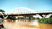 Ponte sobre o rio Paraíba do Sul (Cachoeira Paulista/SP)